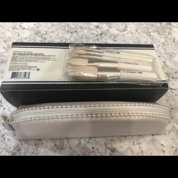MAC Keepsakes brush set white pearl New in Box - Picture 4 of 7